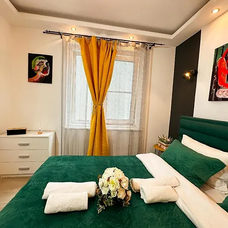 Courtyard Premium Apartament Craiova