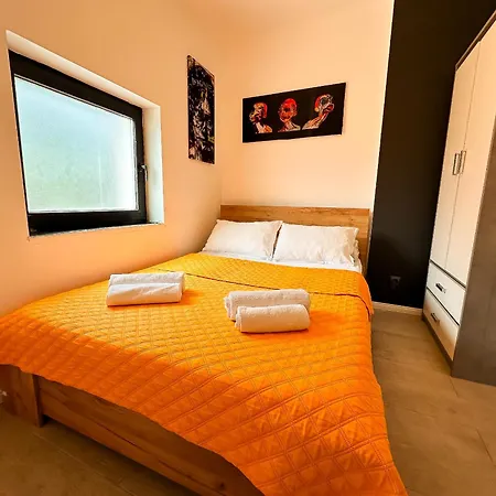 Courtyard Premium