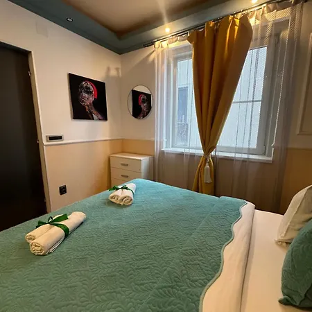 Apartment Courtyard Premium