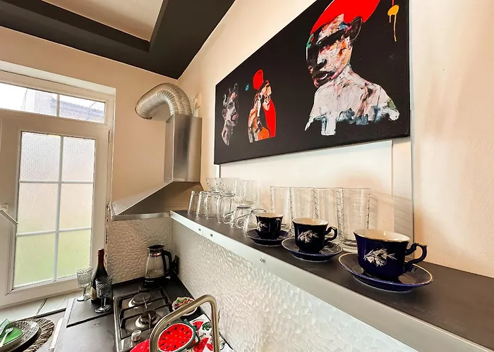 Courtyard Premium * كرايوفا